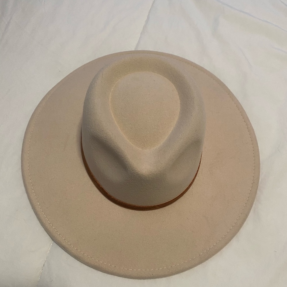 Straight brim, felt fedora